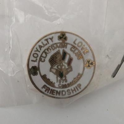 Lot Of Vintage 1978 Claddagh Club Connecticut Enamel Pins Loyalty Love Friendship