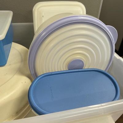 Tupperware lot