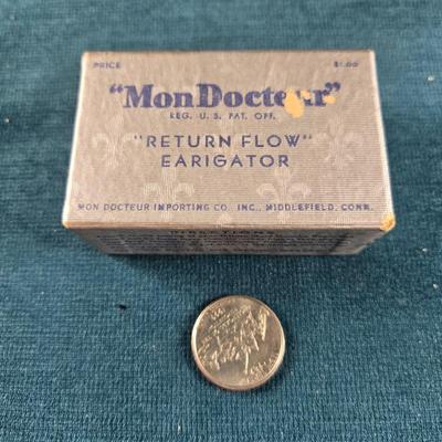 Sale Photo Thumbnail #508: This auction lot is for an Early 20th Century Medical Device - "Mon Docteur". It is an Early 20th Century Medical Device - "Mon Docteur" Return Flow Earigator.  It was made in Middlefield, CT.  The device itself is made of glass and is in it's original bo