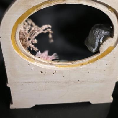 Shabby-Chic Rose Vanity Dresser Figurine – Vintage-Style Miniature with Lace, Lamp & Mirror Décor