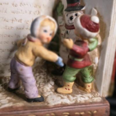 Vintage Resin “Frosty the Snowman” Storybook Winter Scene – Children & Snowman Figurine – Musical Wind-Up Base