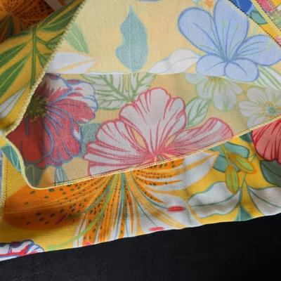 Two 9" x 13" glass Cake pans with Pyrex Portables insulated casserole carrier travel bags a tablecloth and a new flip flop...