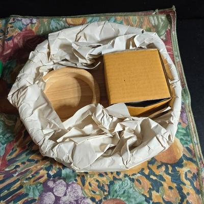 Brand new Hometrends Pizza stone with New 12" Beachwood chip n dip wither ceramic bowl and a tablecloth