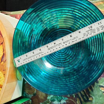 Brand new Hometrends Pizza stone with New 12" Beachwood chip n dip wither ceramic bowl and a tablecloth