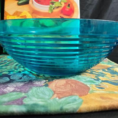 Brand new Hometrends Pizza stone with New 12" Beachwood chip n dip wither ceramic bowl and a tablecloth