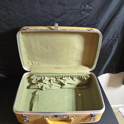 Two matching Ventura Air Nita vintage hard-shell suitcases - mustard yellow - late 1960s and 1970s, Excellent vintage condition