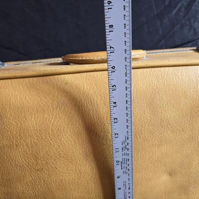 Two matching Ventura Air Nita vintage hard-shell suitcases - mustard yellow - late 1960s and 1970s, Excellent vintage condition