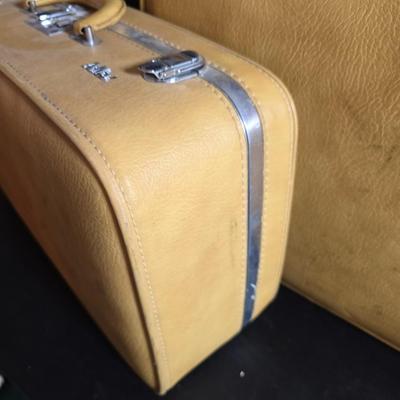 Two matching Ventura Air Nita vintage hard-shell suitcases - mustard yellow - late 1960s and 1970s, Excellent vintage condition