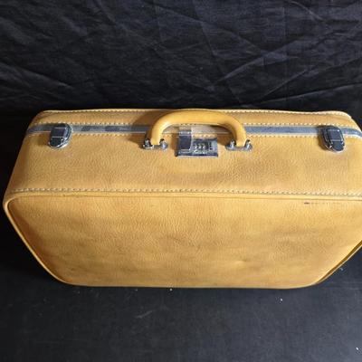 Two matching Ventura Air Nita vintage hard-shell suitcases - mustard yellow - late 1960s and 1970s, Excellent vintage condition