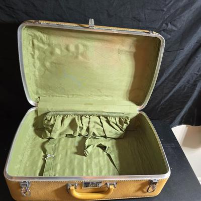 Two matching Ventura Air Nita vintage hard-shell suitcases - mustard yellow - late 1960s and 1970s, Excellent vintage condition