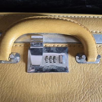 Two matching Ventura Air Nita vintage hard-shell suitcases - mustard yellow - late 1960s and 1970s, Excellent vintage condition