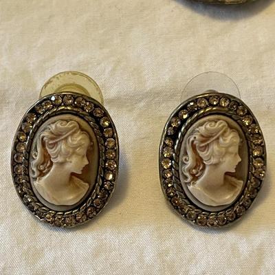 THREE PIECE CAMEO COLLECTION