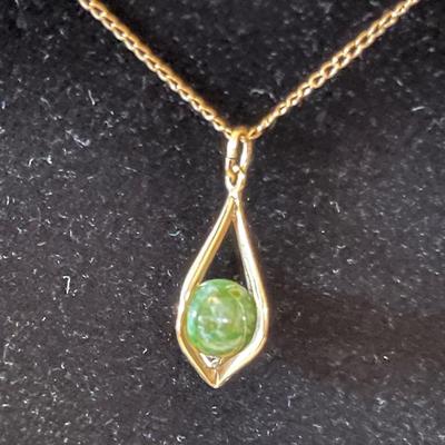 10K GOLD NECKLACE WITH JADE PENDANT