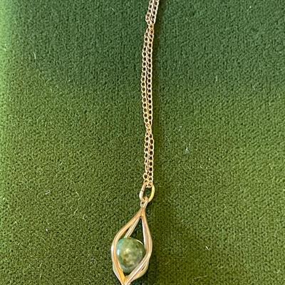 10K GOLD NECKLACE WITH JADE PENDANT