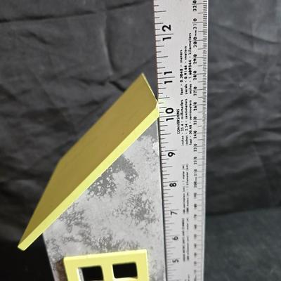 Bird house, small hanging leaf bird feeder/bath, large tin lizard and a glass flower vase