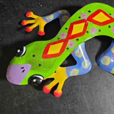 Bird house, small hanging leaf bird feeder/bath, large tin lizard and a glass flower vase