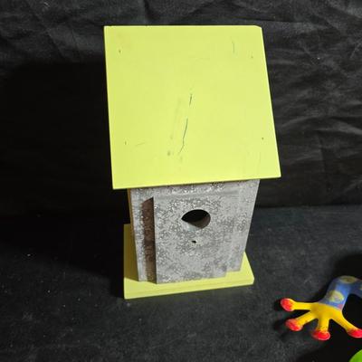 Bird house, small hanging leaf bird feeder/bath, large tin lizard and a glass flower vase