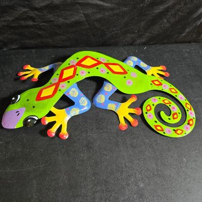 Bird house, small hanging leaf bird feeder/bath, large tin lizard and a glass flower vase