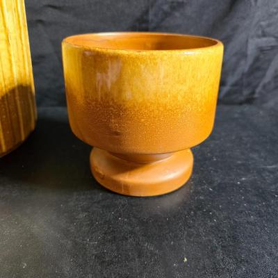 Plant / Flowerpots Three marked Haeger and a green thumb to encourage your growing skills. Royal Haeger