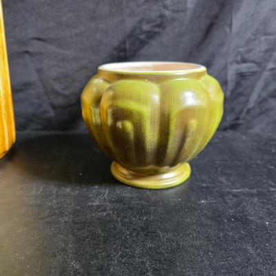 Plant / Flowerpots Three marked Haeger and a green thumb to encourage your growing skills. Royal Haeger