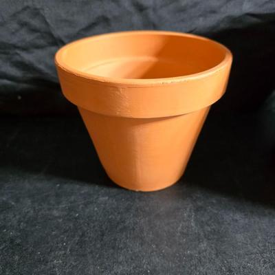 Plant / Flowerpots Three marked Haeger and a green thumb to encourage your growing skills. Royal Haeger