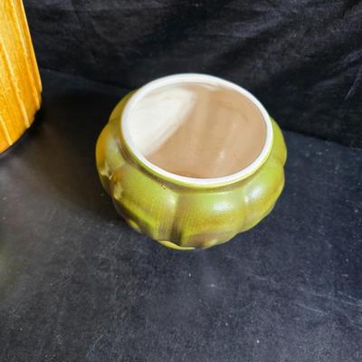 Plant / Flowerpots Three marked Haeger and a green thumb to encourage your growing skills. Royal Haeger