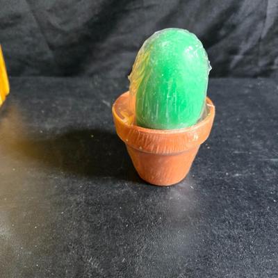 Plant / Flowerpots Three marked Haeger and a green thumb to encourage your growing skills. Royal Haeger