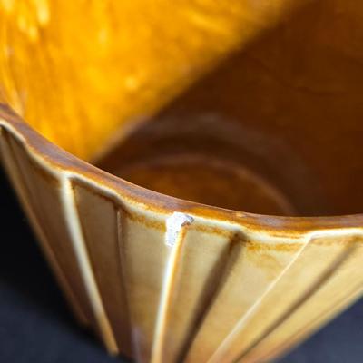 Plant / Flowerpots Three marked Haeger and a green thumb to encourage your growing skills. Royal Haeger