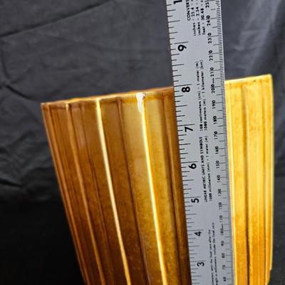 Plant / Flowerpots Three marked Haeger and a green thumb to encourage your growing skills. Royal Haeger