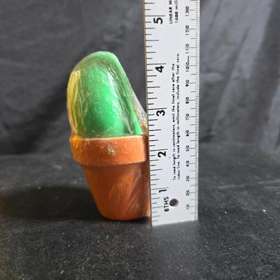 Plant / Flowerpots Three marked Haeger and a green thumb to encourage your growing skills. Royal Haeger