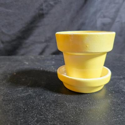 Plant / Flowerpots Three marked Haeger and a green thumb to encourage your growing skills. Royal Haeger