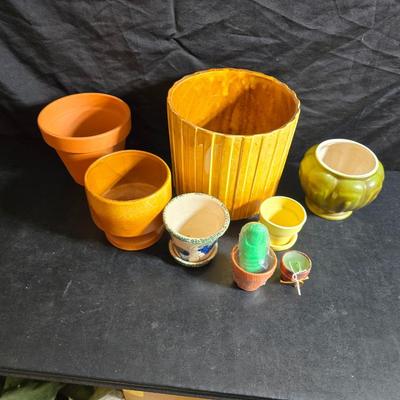 Plant / Flowerpots Three marked Haeger and a green thumb to encourage your growing skills. Royal Haeger