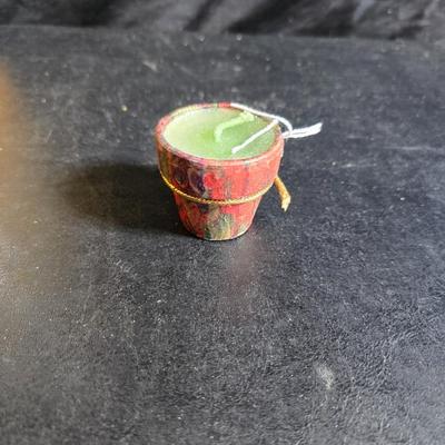 Plant / Flowerpots Three marked Haeger and a green thumb to encourage your growing skills. Royal Haeger