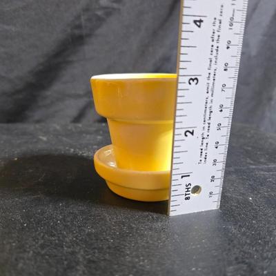 Plant / Flowerpots Three marked Haeger and a green thumb to encourage your growing skills. Royal Haeger