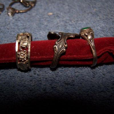 LOT 121 GREAT STERLING RINGS