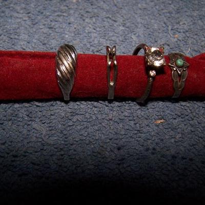 LOT 121 GREAT STERLING RINGS