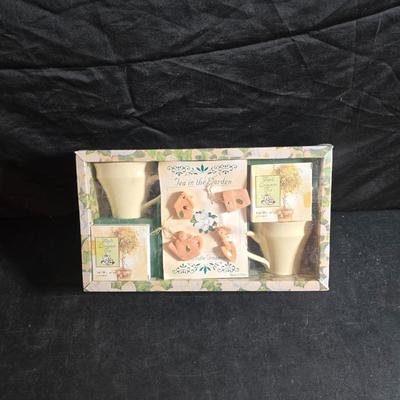 Brand new Tea in the Garden Tea set