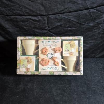Brand new Tea in the Garden Tea set