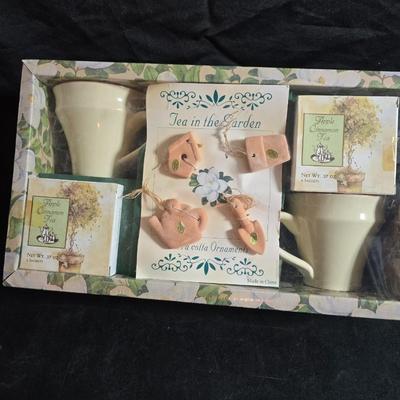 Brand new Tea in the Garden Tea set