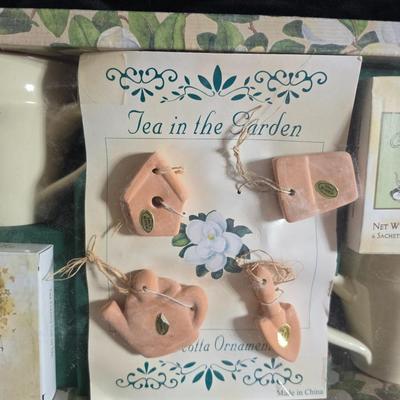Brand new Tea in the Garden Tea set