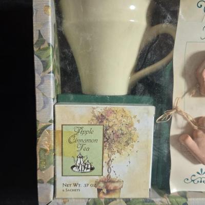 Brand new Tea in the Garden Tea set