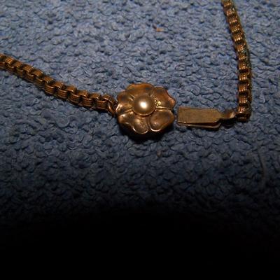 LOT 123 THREE LOVELY VINTAGE NECKLACES 1 GF