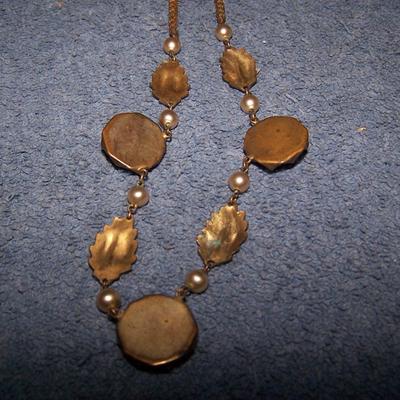 LOT 123 THREE LOVELY VINTAGE NECKLACES 1 GF