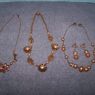 LOT 123 THREE LOVELY VINTAGE NECKLACES 1 GF