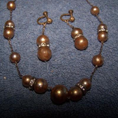 LOT 123 THREE LOVELY VINTAGE NECKLACES 1 GF