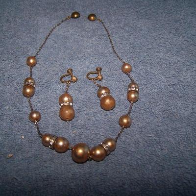 LOT 123 THREE LOVELY VINTAGE NECKLACES 1 GF