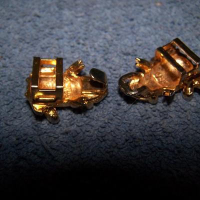 LOT 125 UNIQUE SIGNED JEWELRY HIPPIE PEACE SIGN & FROGS