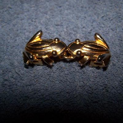 LOT 125 UNIQUE SIGNED JEWELRY HIPPIE PEACE SIGN & FROGS