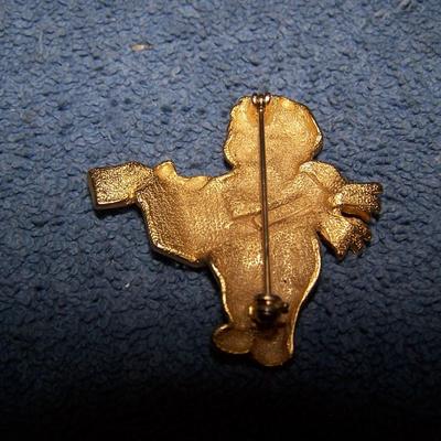 LOT 126 ADORABLE COLLECTABLE WINNIE THE POOH & KERMIT CHRISTMAS PINS