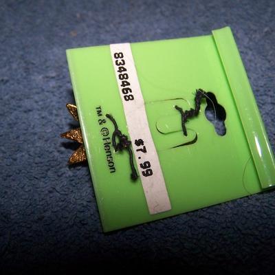 LOT 126 ADORABLE COLLECTABLE WINNIE THE POOH & KERMIT CHRISTMAS PINS